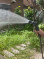 ※家庭菜園の水やりに、子供達のおうちビニールプールの水張りに、この時期欠かせないのが水撒き用のホースです。我が家のホースはこちら、使いやすさと見た目のカッコよさ、スタイリッシュさを兼ね備えた散…のInstagram画像