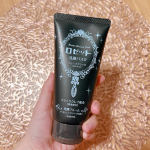 🖤🖤🖤ロゼット洗顔パスタ ディープブラック🖤🫧夏はやっぱり毛穴やザラつきが気になりやすいですよね🥲そんな夏にぴったりの毛穴さっぱりつるつる肌に洗い上げる角栓・ざらつき対策洗顔料！洗…のInstagram画像