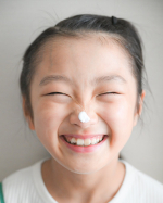 無添加　日やけ止めミルク　チューブタイプをお試しさせていただきました！石けんラク落ちで！お風呂でスルっと落とせるUVケアミルクで子どもにぴったり！わざわざクレンジング使わなくていいのが本…のInstagram画像