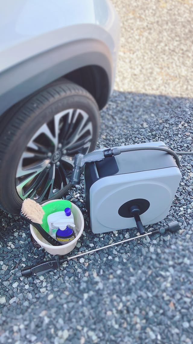 口コミ投稿：暑いけど、今日は洗車したー🚗✨🫧日向は無理だから日陰で…⛅️🥵笑💦㍿タカギ様の散水ホー…
