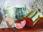 まるでスイカ！？🍉夏にぴったりのインパクト大のラウンド食パン、すいかマルタ🍞5個おまかせ詰め合わせには、ショコラベリーやブルーベリー、抹茶ミルクなどそのままでも甘くて美味しいパンが届きますよ☺…のInstagram画像