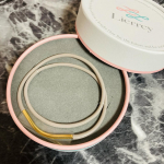 Lierrey ループネックレス使っています。こちら、すごくお洒落なのに磁気のパワーで血行をよくしてくれるアクセサリー。デスクワークで気になる首コリや肩コリにいいんだとか(^^♪どんな服装…のInstagram画像