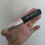 ボニーラッシュプレミアム使ってみました🩷パッケージも高級感があっておしゃれです！毎晩お風呂上がりに塗ってます。効果はまだこれからかなと言ったところですが塗りやすいですし、きちんとまつ毛ケアした…のInstagram画像