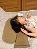 肩こり・首こりでお悩みのみ～なさま！！肩こり・首こりがひどくって２週間に１回　整体に通っている私のところに神アイテムがやってきてくれた～✨首と肩がホッっとする枕PLUSこちらの枕さま…のInstagram画像