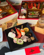 🌿冷凍おせち【蔵王福膳】、先取り2026年新春おせちモニターとしてお試しさせていただきました受け取った瞬間、ずっしりとした重く、1段づつ冷蔵庫で解凍するために、あまりの大きさに冷蔵庫がぎゅうぎゅう…のInstagram画像