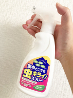 ..家中どこでも虫キライスプレー🏡💚.屋内外で使える☀️天然由来の成分を使用🌿網戸やサッシ、ベランダなどに吹きかけるだけの虫除けスプレー。.虫が侵入しやすい出入り口だけでなく、三…のInstagram画像