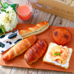 パンランチ🍞全国の美味しいパンと出会えるぱん結びさま( @pan_musubi )から天然酵母パンの店 サンセリテさまのサンセリテ大人気セット！が届きました🥖天熟食パンクリームと桃をトッ…のInstagram画像