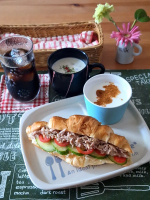 .2つ前のpostでも登場してたミルクスープ牛乳消費に、いつものごとく、あるもので適当に😜白だしだと、ブイヨンやコンソメで作るより、さっぱりしてて夏向きかと😊温かくても冷たく冷やしても美味し…のInstagram画像