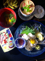 .玉露園さまの「減塩昆布茶」で色々と☺️・鱧吸い・鱧の骨せんべい・残った鱧のお出汁で冷たいお汁・主菜になる🍆の揚げ浸し今年は夏が来るのが早かったね。6月半ば過ぎには蒸し暑さを感じて、…のInstagram画像