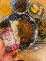 いつかのよるごはん☺︎＊ハヤシライス＊きのこのソテーのせサラダ＊きゅうりちくわ🥒＊卵焼き＊レバー煮＊みかんゼリーハヤシライスにはクレイジーガーリックを使いました🧄カットトマト、中濃ソ…のInstagram画像