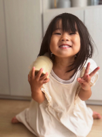 👧2歳7ヶ月・水遊び大好き・「ワークやりたい」が口癖・怒ると一丁前に「ママヤダ」・生卵割取得・朝起きてからずっと喋ってるお外で水遊びしたり、暑い中でも頑張って歩いてくれているのめ紫…のInstagram画像