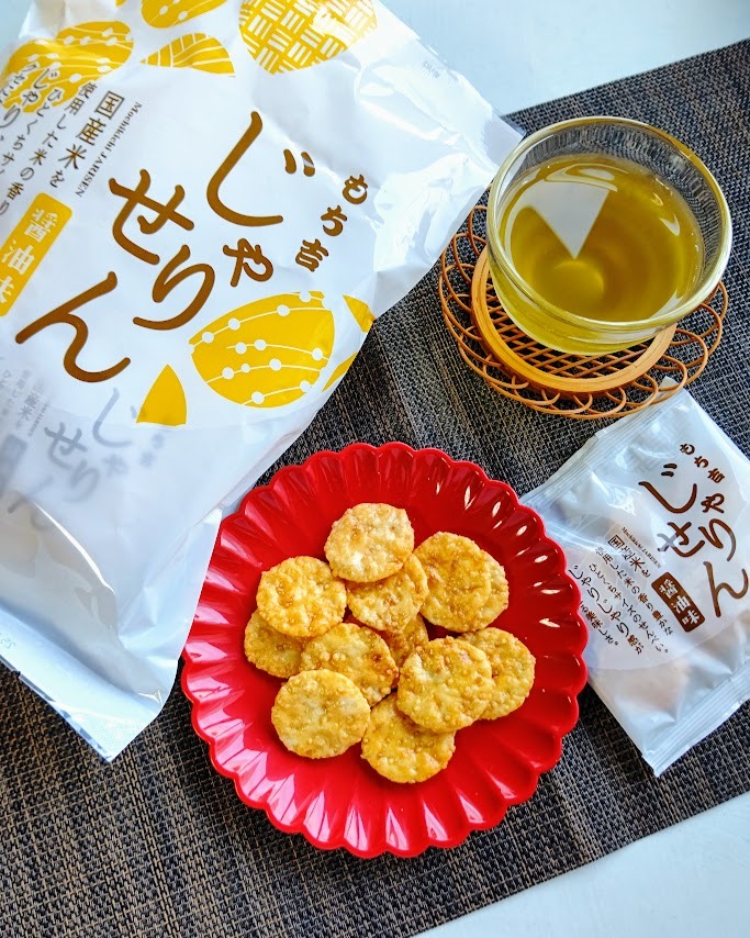 口コミ投稿：.もち吉さまの『じゃりせん』お試ししました。ひとくちサイズのおせんべいで、じゃり…