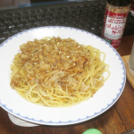 本日(20250829)のChuShock!😱　８月終盤もアルモンで、「クレイジーガーリック鶏皮パスタ」🐓🍝　メインの味付けに、クレイジーガーリックを使用しました♪　　鶏皮の油と酢醬油…のInstagram画像
