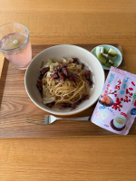 玉露園さんの「減塩梅こんぶ茶」をホットでいただきました☕️さらに今日はパスタの味付けにも活用🍝✨梅の爽やかさと昆布の旨みが合わさって、さっぱり美味しい！飲んでも良し、料理にも良しの万能アイテム…のInstagram画像