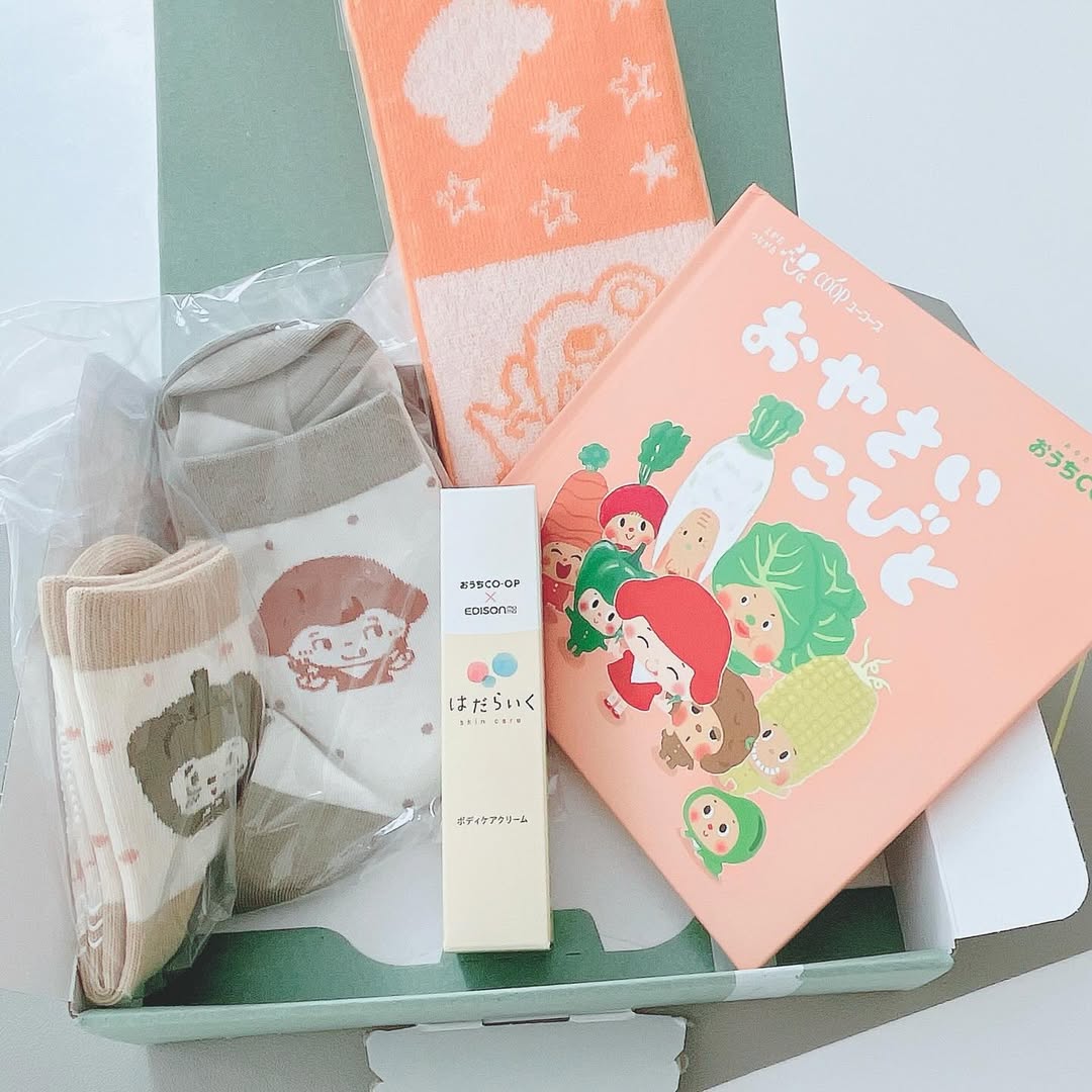 口コミ投稿：🫜おうちCO-OPご出産お祝い「スマイルボックス」🍅綺麗なブルーの箱で届くよ🎁開ける時…