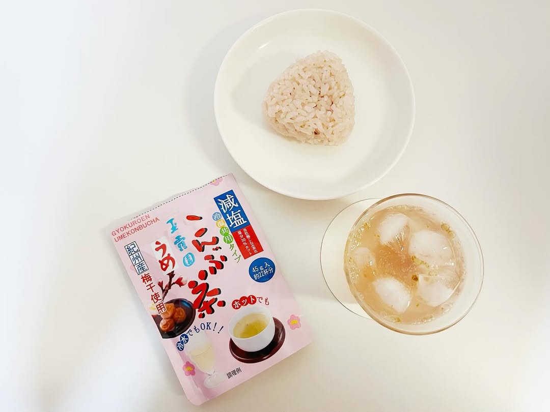 口コミ投稿：【玉露園「減塩梅こんぶ茶」】 パッケージは、チャックスタンドパック。 中身は、粉…