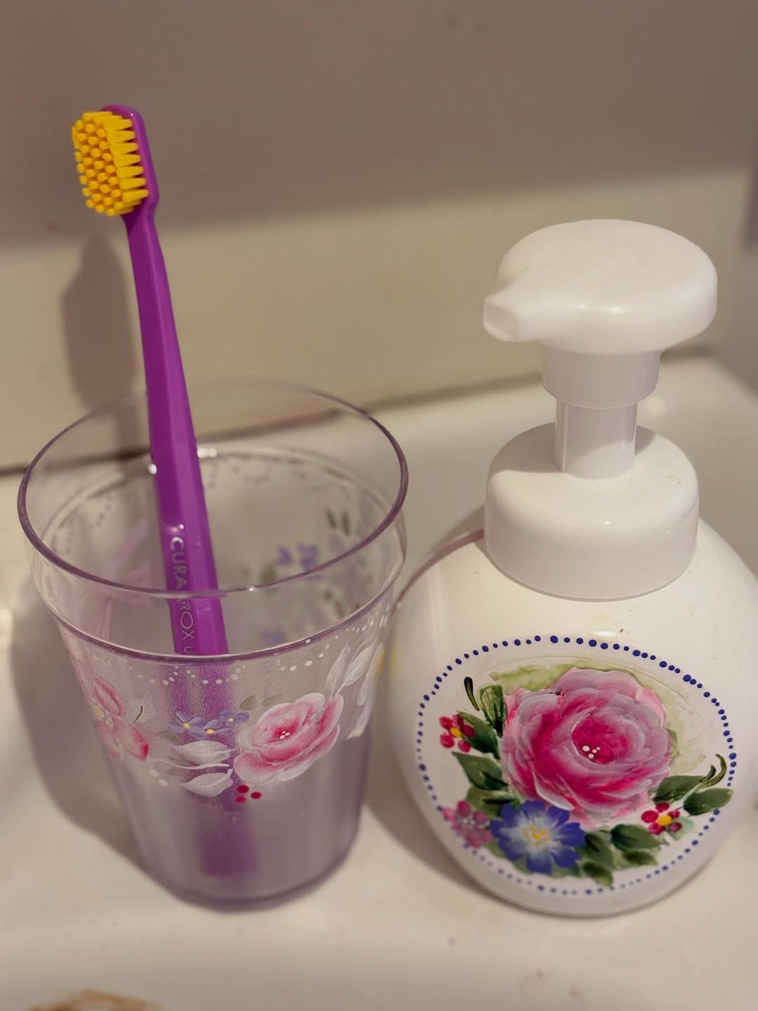 口コミ投稿：今日は歯ブラシpr歯ブラシだけ写すのもどうかなとカップとハンドソープにもペイント…