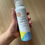 無添加 炭酸泡洗顔フォーム 150g よ～く振ってから 上向きでプシュ～～☁ マイクロ泡洗顔フォームのできあがり！ 泡立てなくてOK～ 香りが無いので次に使…のInstagram画像