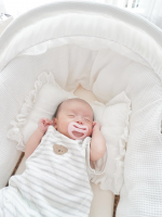 クラプロックスベビー おしゃぶりを使ってみたよ👶🏻🤍中々、息子の口の形に合うおしゃぶりが無くて探していた時に出会った商品。フラットな形が口にあっているみたいで、お気に入りの様子。呼吸もしやすいの&hellip;のInstagram画像