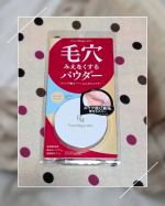大きく書かれた「毛穴見えなくするパウダー」とりあえずインパクト大。名前がすごい、そのまんま〜笑正式名は黒龍堂PM@kokuryudo_cosme〜ポイントマジックPROプレストパウダ…のInstagram画像