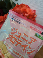 WINZONE ジュニアプロテイン 1袋（600g）いちごバナナ風味をお試ししました。こちらは成長期の子供でも飲みやすさを意識して作られたプロテインになります。パケはチャック付きの袋なので毎日の…のInstagram画像