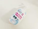 【薬用柿渋　帰ってスグの足洗いソープ】足指、足甲、足裏の気になる臭いをスッキリ。ニオイの原因菌を殺菌、汚れ・汗を洗浄してくれるそうです。スプレータイプ。泡でシュシュッと足洗いが簡単にで…のInstagram画像