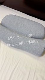.CALQS(カルクス) @calqs.official @survaq 首と肩がホッとする枕PLUSテレビや雑誌で紹介された枕首肩温め機能と首ほぐし機能付き、硬さの違う２種類の素材を使…のInstagram画像