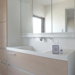 @k.tyhas🍋💛　　とろ〜り濃厚💓攻める美容液をつかっているよ💆‍♀️　　年齢とともに👵くすみ(※3)や毛穴(※4)乾燥による小じわ(※5)に悩んでいて使いはじめました🙋‍♀…のInstagram画像