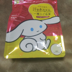 シナモンロールとココカラファインのコラボで可愛いイラスト仕様の汗かきエステバスソルトです✨シア&ザクロの甘い香りに癒やされます✨じんわり汗をかいて、バスタイムがご褒美になりそうです😊#PR…のInstagram画像