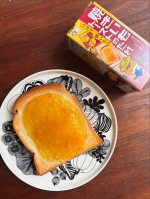 今日のパン🍞焼きいもトースト🍠パンの上に焼きいもトーストのタレをぬってトースターで5分程焼きました🍠タレの香りが焼き芋で焼き上がるまでいい香り〜♪焼き立てトーストを頬張ったら優しい…のInstagram画像