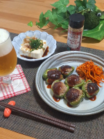 .実家のピーマン🫑小ぶりだけど、肉厚で美味しい❣️半分に切ってクレイジーガーリックで味付けした肉種を詰めたら、コロンとしてかわいい💠小さいので食べやすくて、ガーリックの風味も程よくパクパク…のInstagram画像