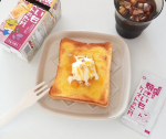 *今日のランチは、焼きいもトースト🍠ˎˊ˗「焼きいもトーストのたれ」を塗って焼いただけ！バニラアイスも乗っけたい♪こんがりすまで焼いたらバニラアイスと追い焼きいもトーストのたれ🍠熱…のInstagram画像