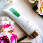 香水のようなハンドクリーム＼パルコレ ハンドクリーム EG／香水のようなその香りは〝 エメラルドガーデンの香り 〟雄大な大地と木々に温かく包み込まれるような木漏れ日の香り香水のような強…のInstagram画像