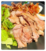 市川市の情報サイトを見ていたら9月1日に、 洋食屋『Atdining（アットダイニング）』がオープン🎉 と載っていたので、ランチしてきました🍽️ ローストビーフ丼✨　低温で、じっくり…のInstagram画像