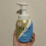 アレルジーナ 泡ボディソープ抗ヒスタミン成分（ジフェンヒドラミン塩酸塩）配合のボディソープ。ムズムズ・かゆみやすい肌をやさしく洗い上げる薬用ボディソープとのこと。泡タイプなので、手洗いに適していま…のInstagram画像