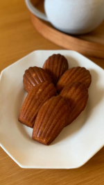 …🥮【手作りマドレーヌ】米粉でマドレーヌを焼きました。前回作ってすごく美味しくできたので、マドレーヌ型を手に入れてまた焼きました✨部屋がいい匂い👃焼き立てはバターの香りが鼻にぬけて幸…のInstagram画像