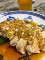 ある日のおつまみよだれ鶏我が家の週末シェ夫🧑‍🍳は単身赴任をきっかけに料理に目覚め、たまに料理を振る舞ってくれていましたが、頻度がどんどん上がり、今や毎週末土日どちらかの夕食づくりを担ってくれ…のInstagram画像