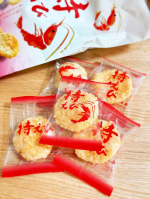 ．．もち吉の特えび 20枚入🦐．ひとくち食べると、えびの風味が口いっぱいに広がって、サクサク止まらない…🤤♡濃くも薄くもなくちょうどいい味で美味しかった🤍´-．軽い食感なのに満足感も…のInstagram画像