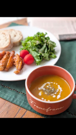 #PR 休日のおひとり様lunchはいつぞやの晩ごはんの残り手羽中の甘辛炒め❤おいしいけれど、お弁当には入れにくいんだよね💦すっかり秋めいた空気なので、温かいスープがほしくてかぼち…のInstagram画像