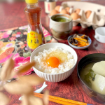 ...ふるさと納税返礼品の卵が届いたから、大好きな卵かけご飯を毎日食べてるよ🍚シンプルに醤油だけもいいけど、ごま油をかけると香りとコクがプラスされてうまうま♡今日使ったこちらのごま油…のInstagram画像
