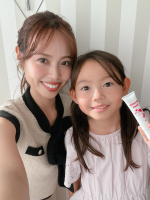 生まれた頃は薄かった産毛も少しずつ目立ってくるように。除毛系のクリームは染みたりしますが、これはすぐ抜けるタイプでなく、毎日のケアーに塗っていくと、徐々に毛が生えるのを抑えてくれるような成分…のInstagram画像