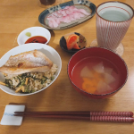 夫がレンコ鯛とホウボウをさばいてくれたのでお刺身とお茶漬けと粗汁にして魚尽くし定食に♡お米は#mybrown #発芽玄米 を使っています。無洗米なのでとても便利！玄米なのに全然ぱさつかなくてもちも…のInstagram画像