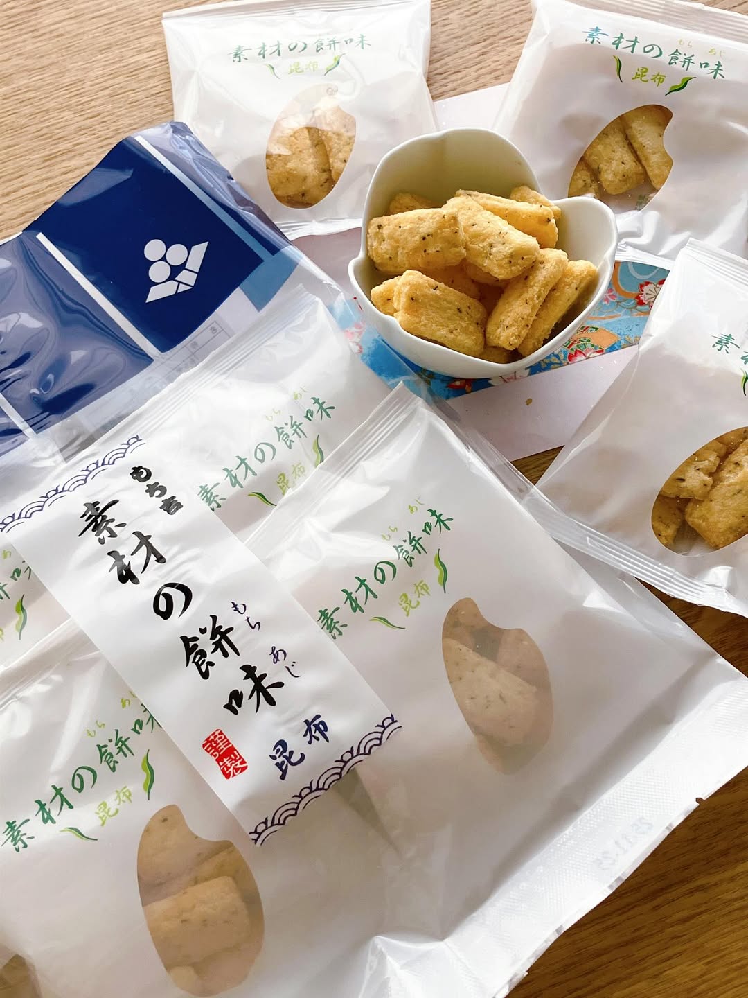 口コミ投稿：𖤘𖦥もち吉【素材の餅味 昆布】サクサクの食感のあげあられ、昆布の旨味が広がる〜✨️ほ…