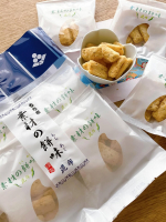 𖤘𖦥もち吉【素材の餅味 昆布】サクサクの食感のあげあられ、昆布の旨味が広がる〜✨️ほんのり甘みのあるお塩の風味も食欲をそそる美味しさです😋小分けの袋になっているのでありがたいです✨️小分…のInstagram画像