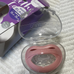 クラプロックスベビー　おしゃぶりクラプロックスベビーのおしゃぶりのポイントは、赤ちゃんを落ち着かせる、歯・あごにやさしい設計。かわいすぎて、愛用してます！！プレゼントにもいいかも🫶…のInstagram画像