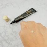 ピントアップのカバーアイクリーム✨スキンケア×コンシーラーで綺麗が叶う😍メイクしている時間もスキンケア効果があると嬉しいよね💖薄膜で厚塗り感がないから目の小じわにも埋もれずきれい♡…のInstagram画像