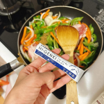 こちら、玄米酵素のハイゲンキ（乳酸菌入り）をお試しさせていただきました！野菜いために混ぜました！色がベージュなので、なにに混ぜても気にならない！気軽に栄養をプラスしたい方、ぜひお試しください！…のInstagram画像