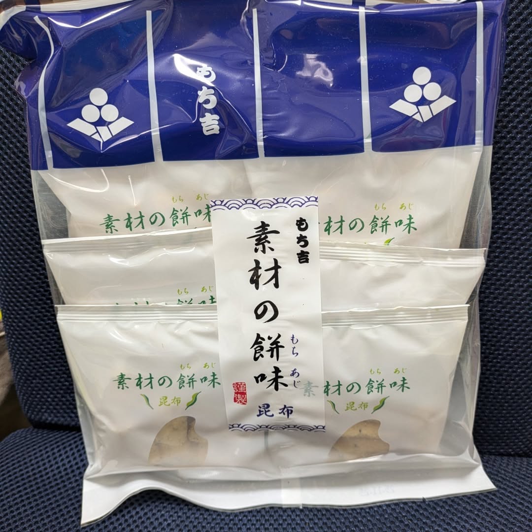 口コミ投稿：モニタープレゼントでもち吉の昆布おせんべいが当たった🥳見た目はかなり塩が効いてる…