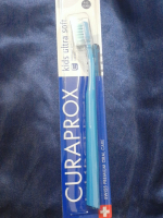 クラプロックス　キッズ　子ども歯ブラシ4歳から12歳までの子ども用に作られた歯ブラシです。小さなお口でも奥まで届くコンパクトなブラシヘッドです。6歳の息子も上手に持てました。ブラシも痛&hellip;のInstagram画像