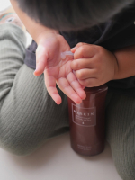 ✎𓂃 𝘧𝘢𝘤𝘦 & 𝘣𝘰𝘥𝘺 𝘤𝘢𝘳𝘦🧴.&bull;　@hiskin_official の⸜ ハイスキン モイストジェル𝘕 ⸝ は親子で使える保湿𝘪𝘵𝘦𝘮⸜♡⸝　ワセリン生まれの高保湿ジェルは&hellip;のInstagram画像